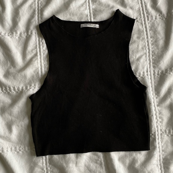 Black cropped tank top - Picture 1 of 3